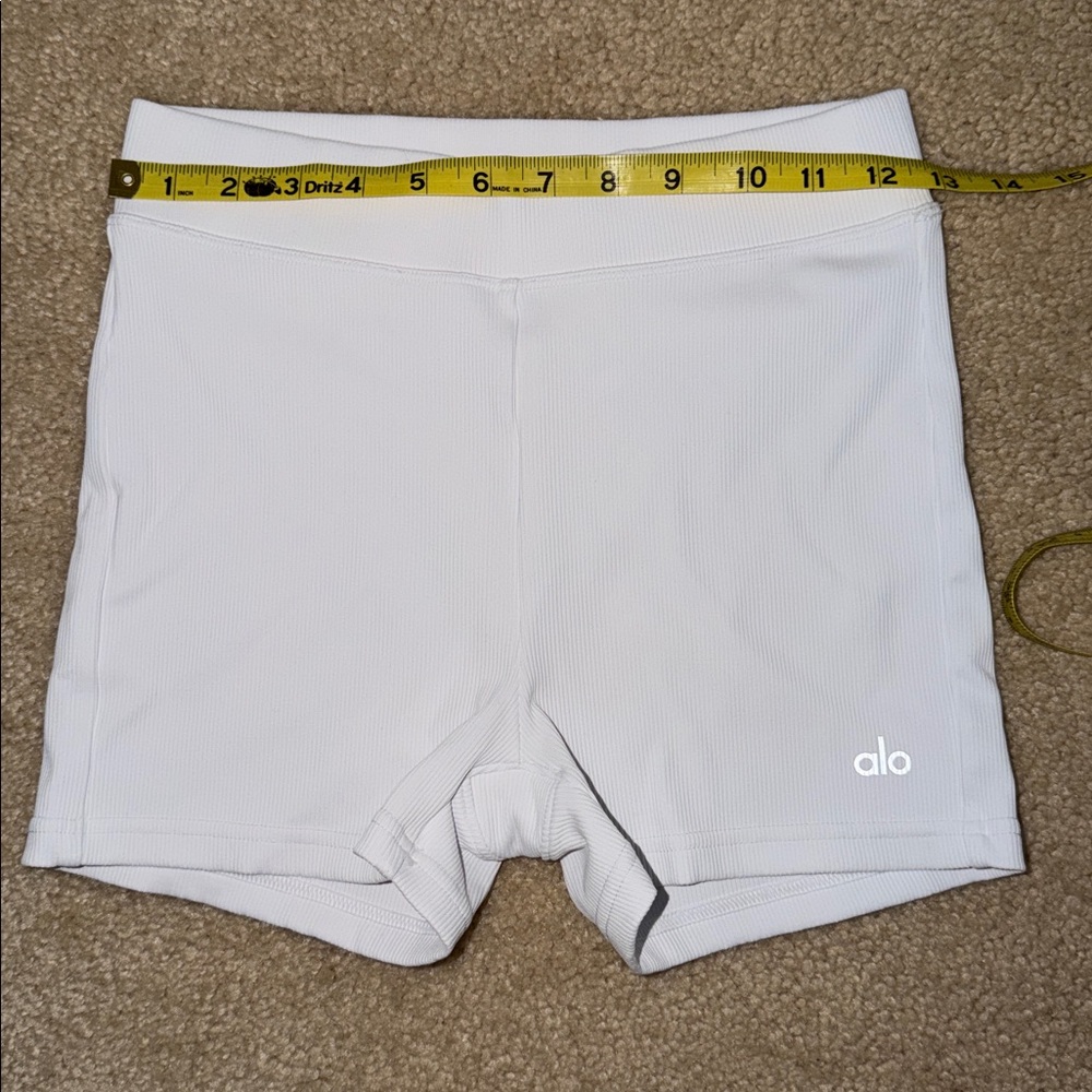 ALO Yoga Women's White Bike Shorts - Picture 4 of 5